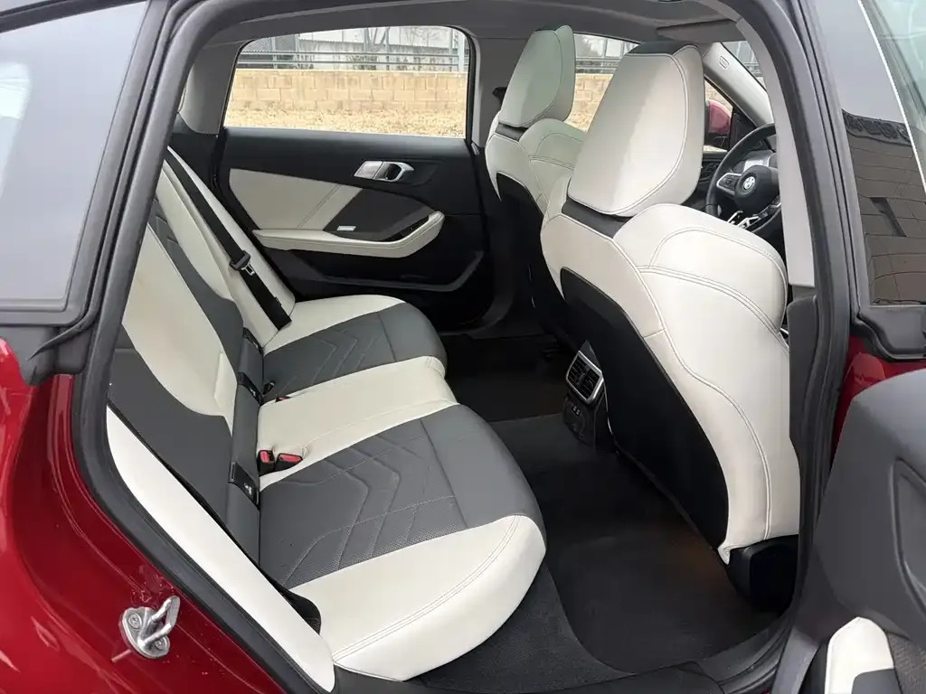 BMW 2 Series 2025 из CN, фото 5