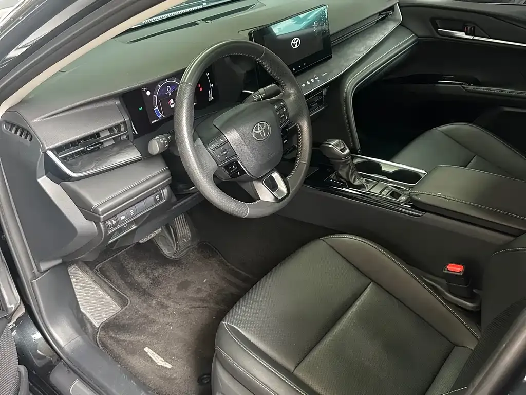 Toyota Camry — фото 5