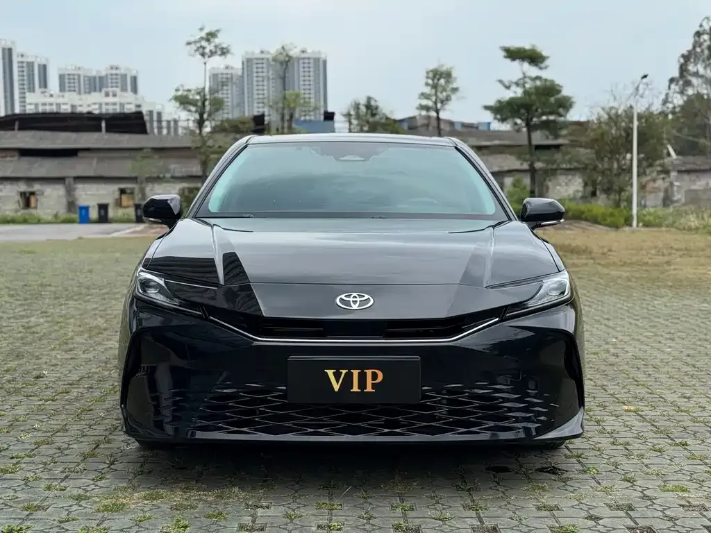Toyota Camry — фото 2