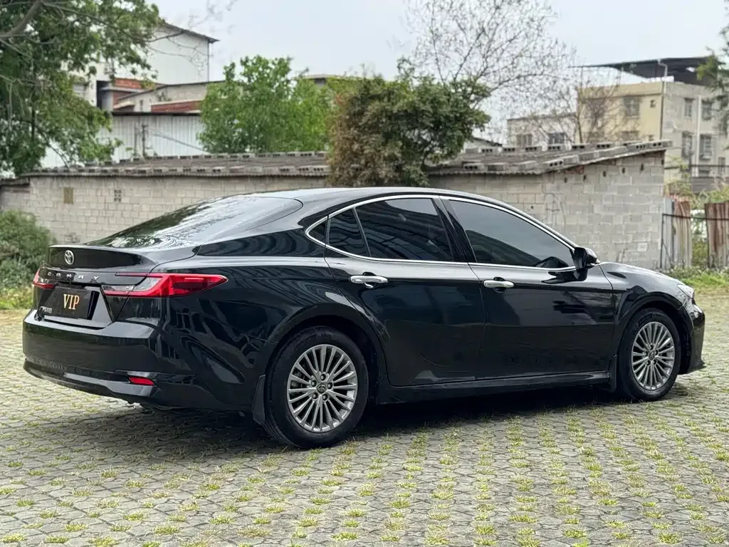 Toyota Camry — фото 7