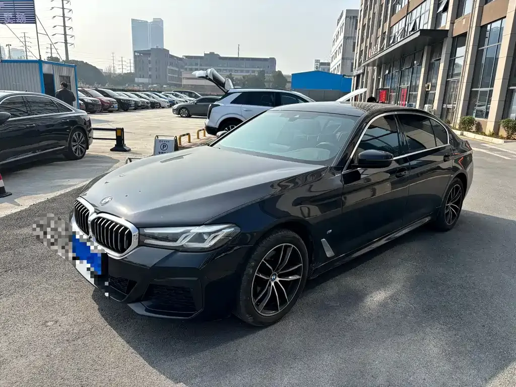 BMW 5 Series — фото 1