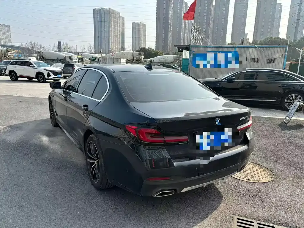 BMW 5 Series — фото 10