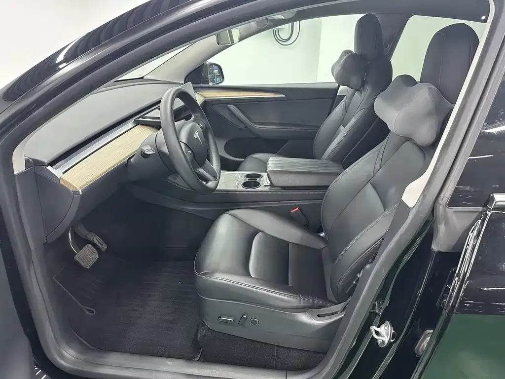 Tesla Model Y — фото 6