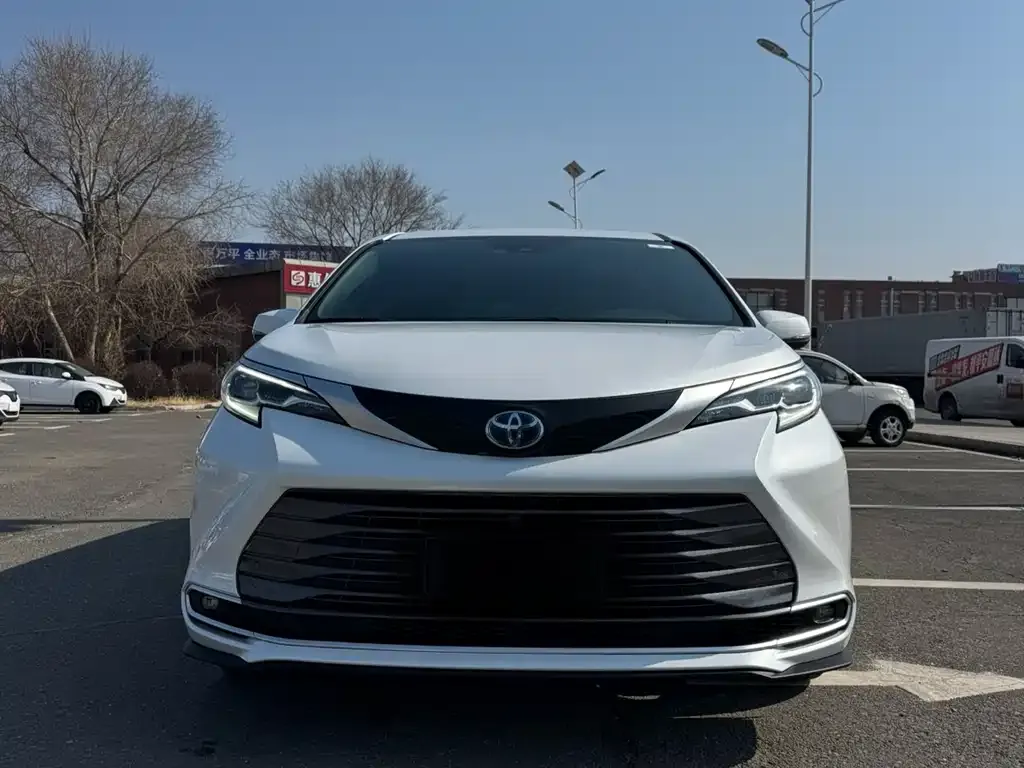 Toyota Sienna — фото 4