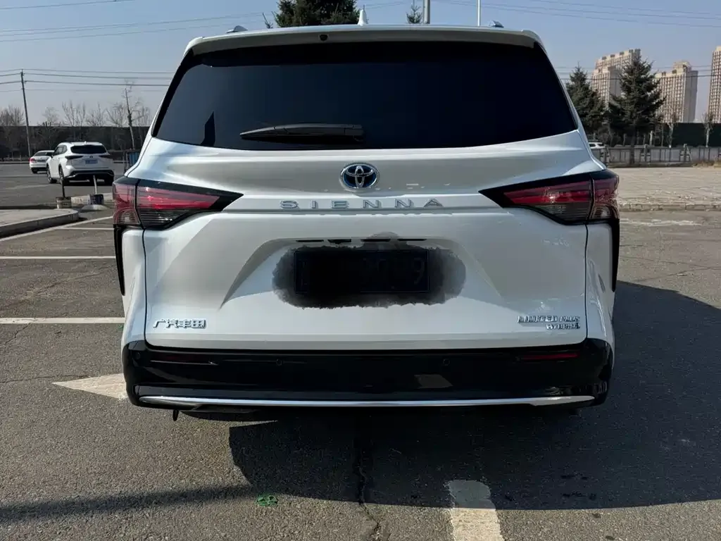 Toyota Sienna — фото 8