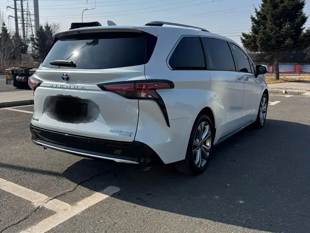 Toyota Sienna — фото 9