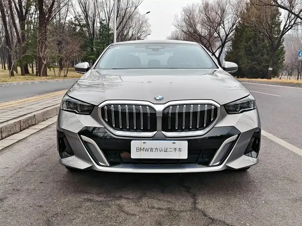 BMW 5 Series — фото 10