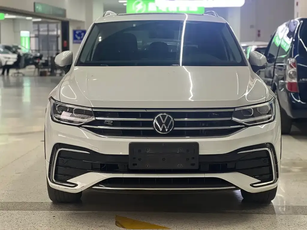 Volkswagen Tiguan L — фото 2