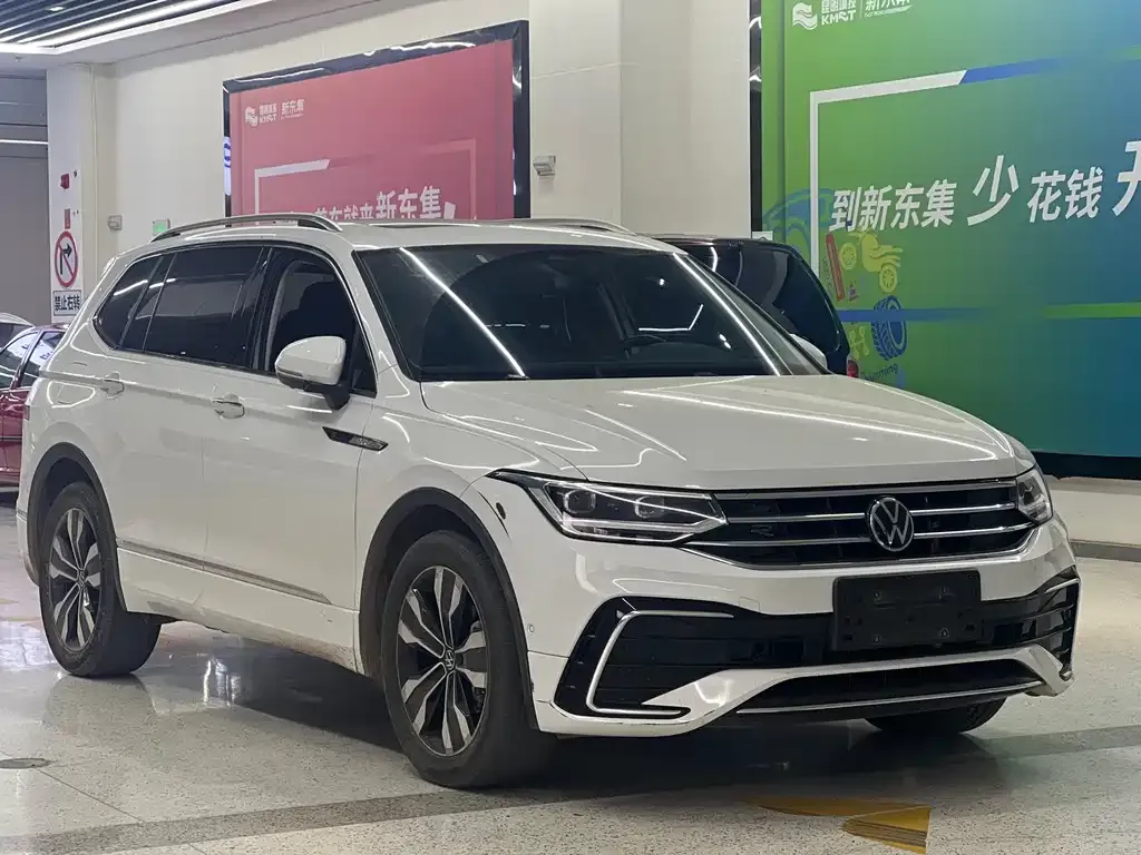 Volkswagen Tiguan L — фото 4