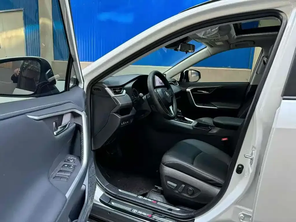 Toyota RAV4 2024 из CN, фото 7