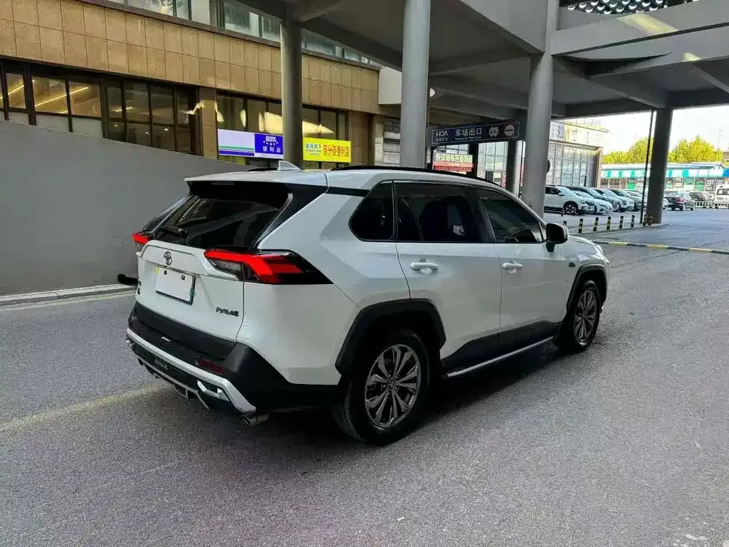 Toyota RAV4 2024 из CN, фото 3