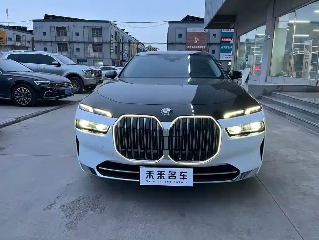 BMW 7 Series — фото 10