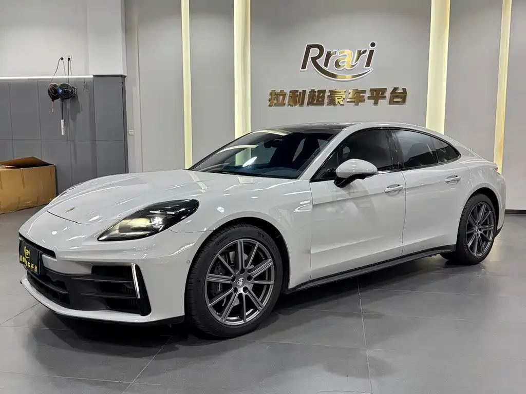 Porsche Panamera — фото 1