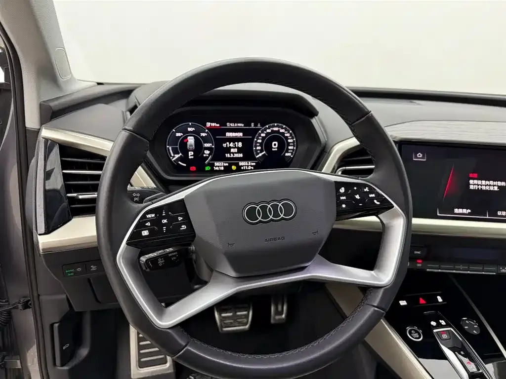 Audi Q5 e-tron — фото 9