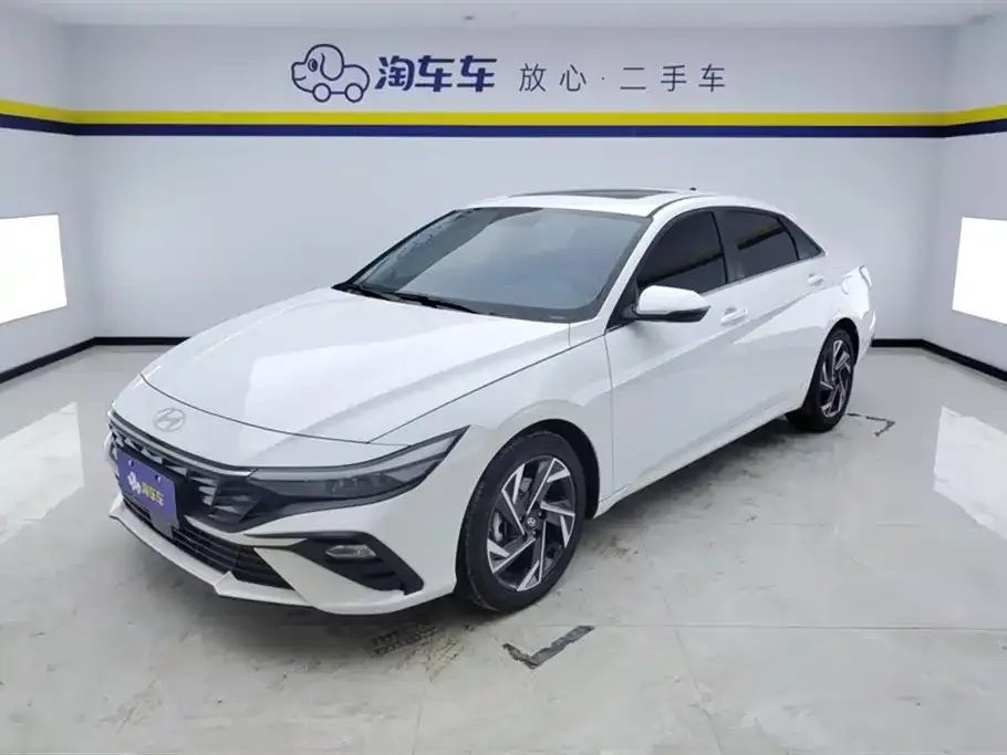 Hyundai Elantra — фото 1