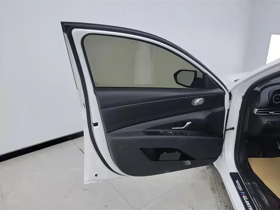 Hyundai Elantra — фото 4