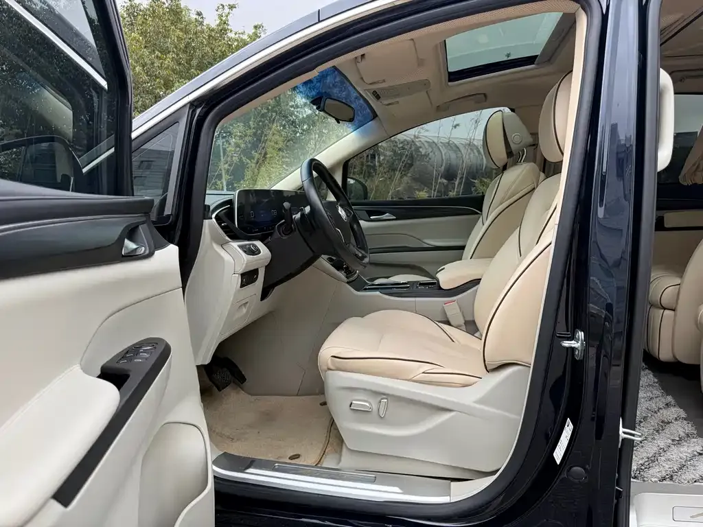 Buick GL8 2023 из CN, фото 3