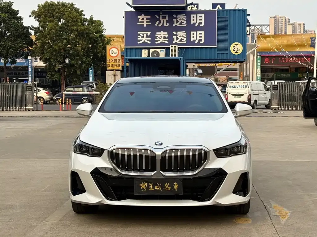BMW 5 Series 2026 из CN, фото 8