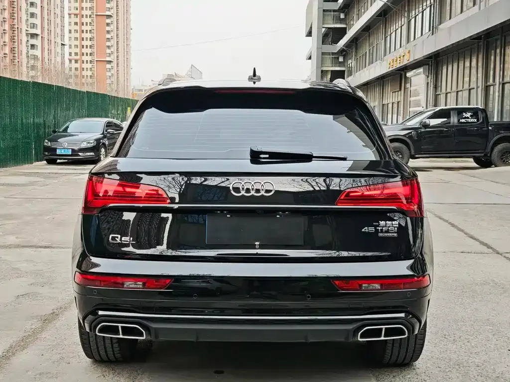 Audi Q5L — фото 8