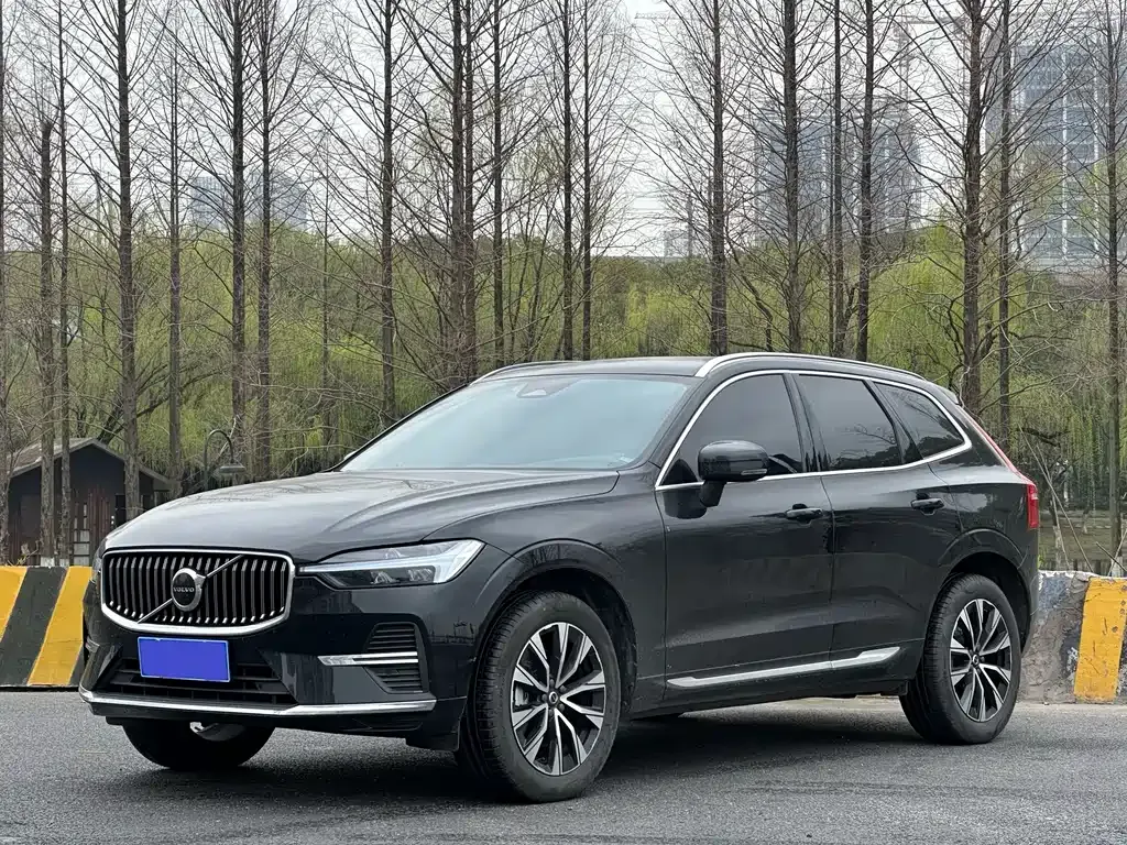 Volvo XC60 — фото 1