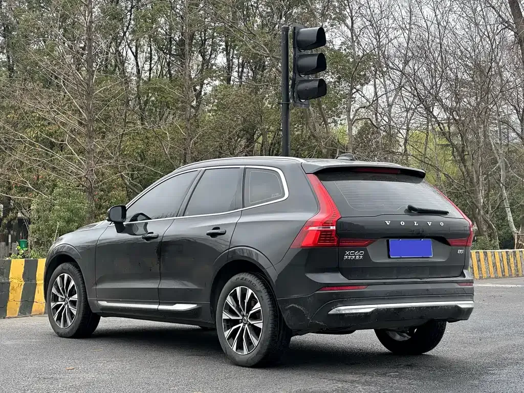 Volvo XC60 — фото 10