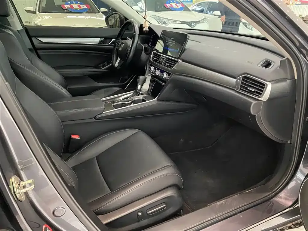Honda Accord — фото 10