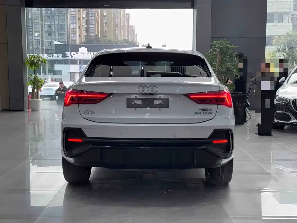 Audi Q3 Sportback — фото 9