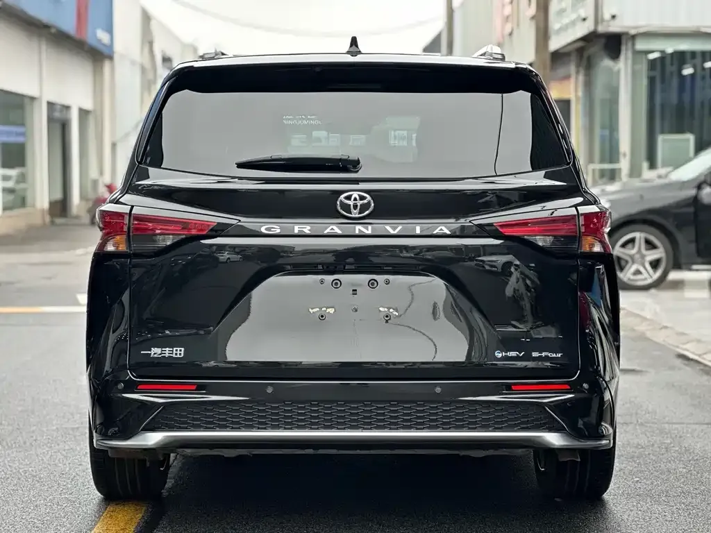 Toyota Granvia 2025 из CN, фото 5