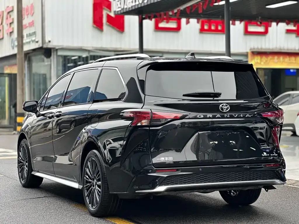 Toyota Granvia 2025 из CN, фото 7