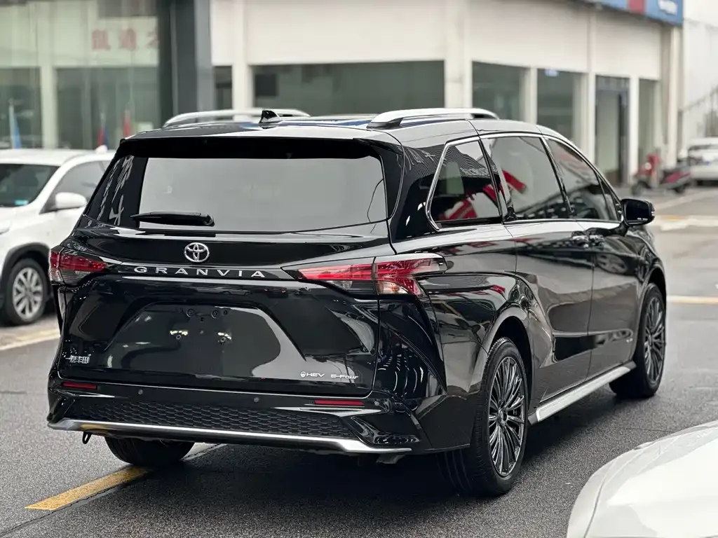 Toyota Granvia 2025 из CN, фото 3
