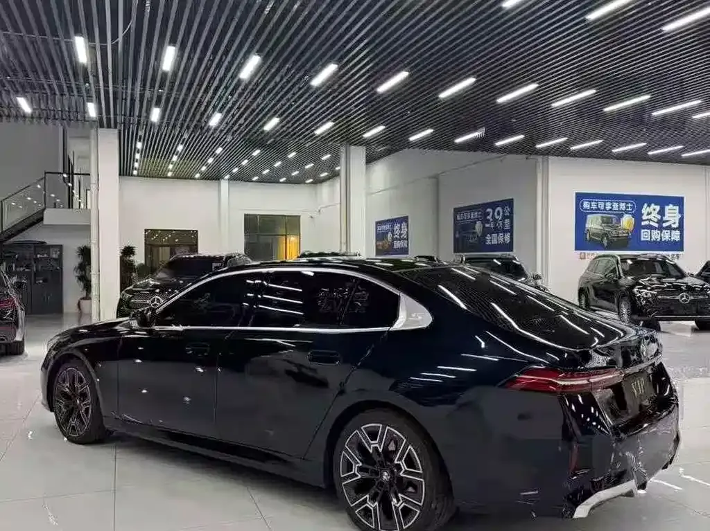 BMW 5 Series 2024 из CN, фото 7