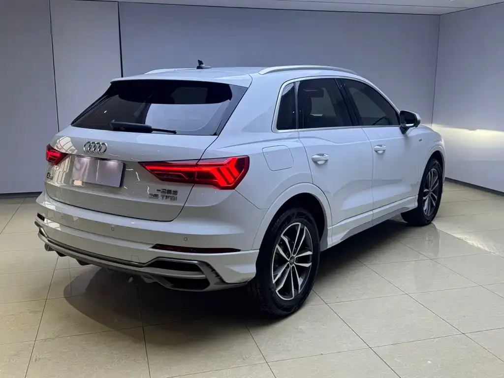 Audi Q3 — фото 10