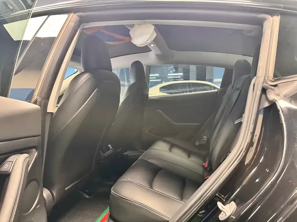 Tesla Model 3 — фото 3