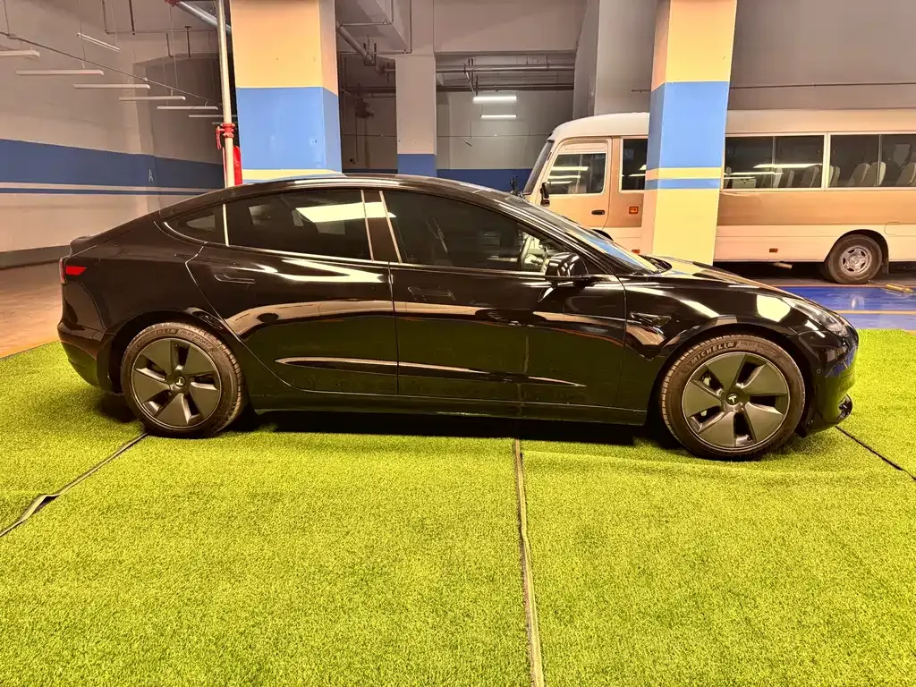 Tesla Model 3 — фото 10