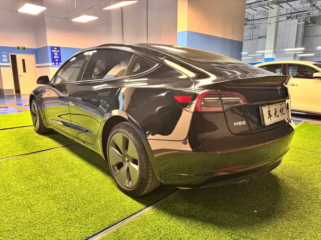 Tesla Model 3 — фото 9