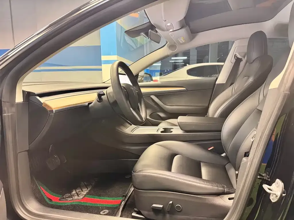Tesla Model 3 — фото 2