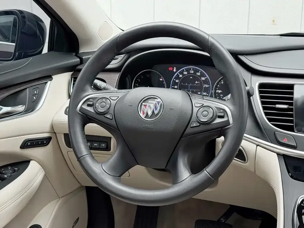 Buick LaCrosse 2022 из CN, фото 2