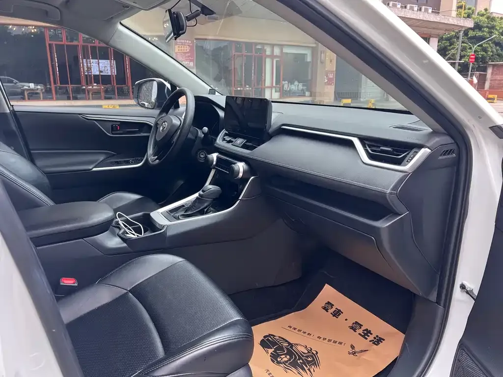 Toyota Wildlander 2023 из CN, фото 2