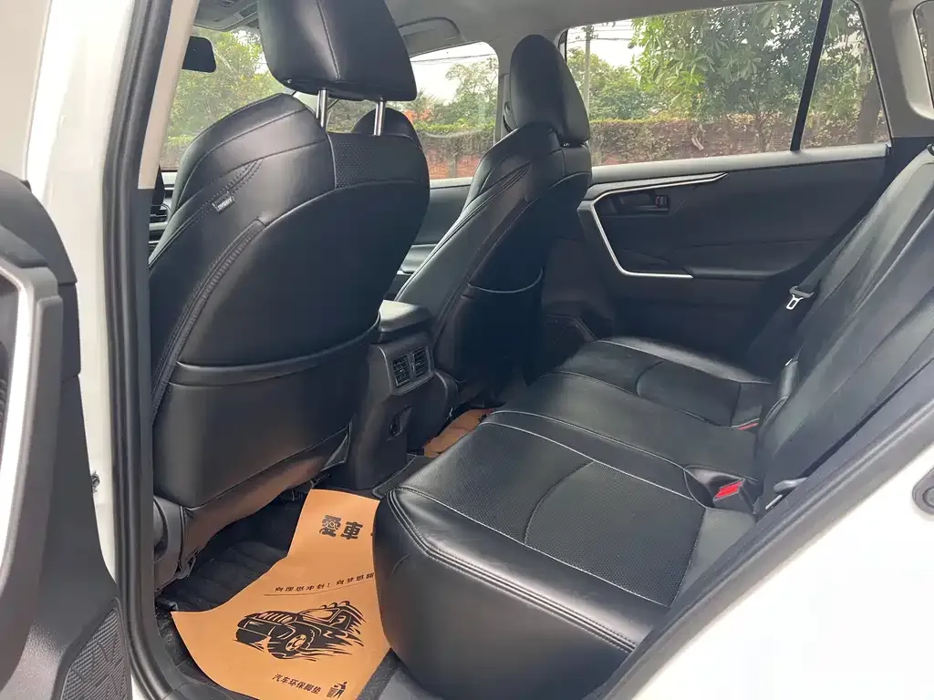 Toyota Wildlander 2023 из CN, фото 3