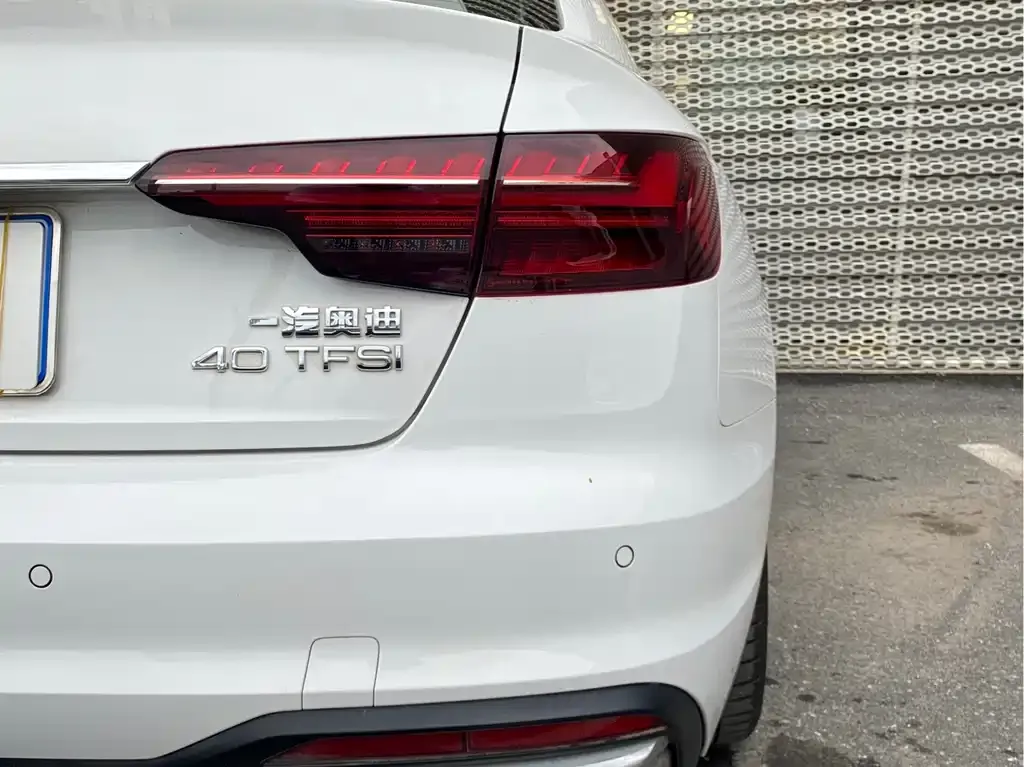 Audi A4L 2021 из CN, фото 8