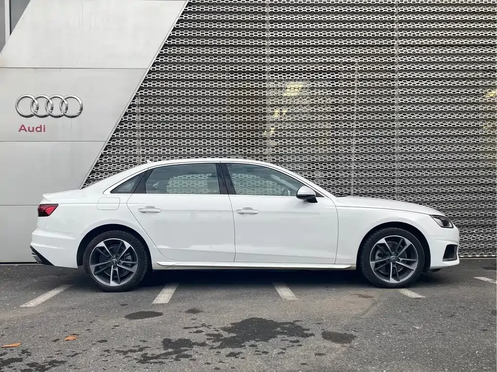 Audi A4L 2021 из CN, фото 9