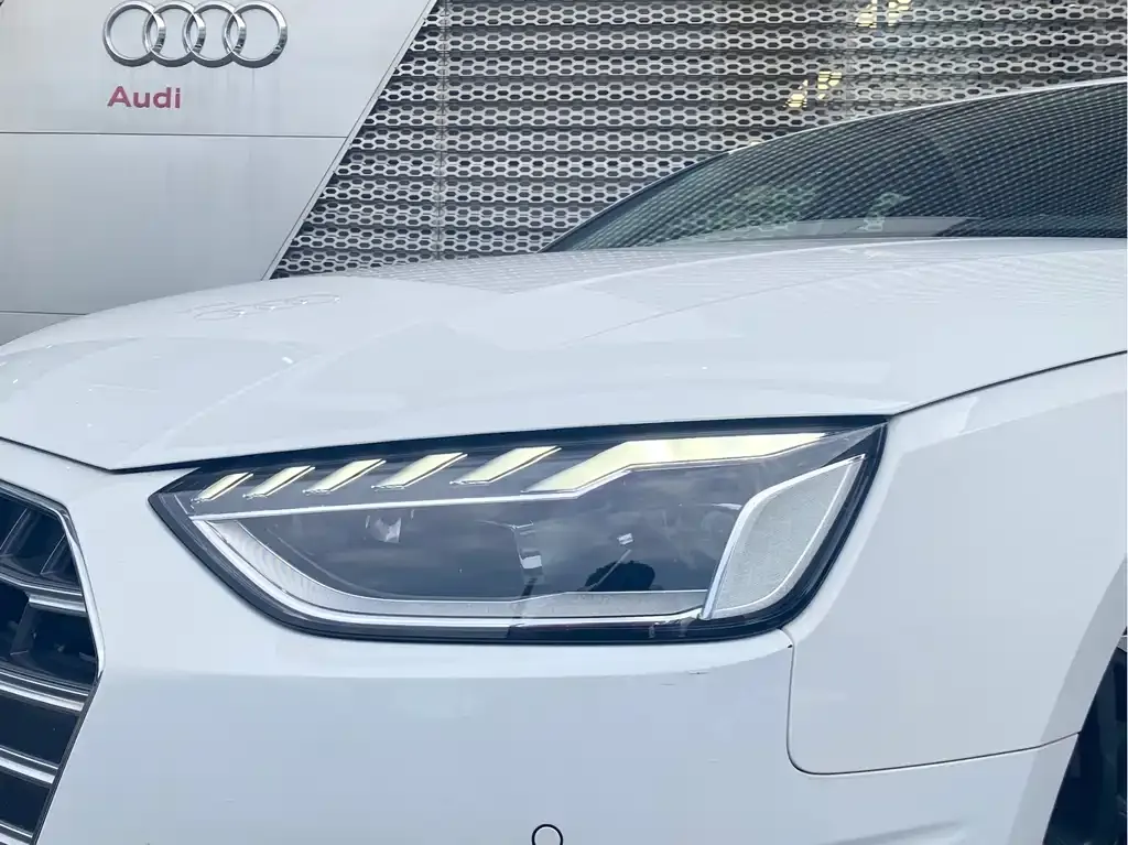 Audi A4L 2021 из CN, фото 3