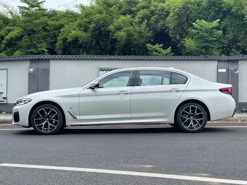 BMW 5 Series — фото 10