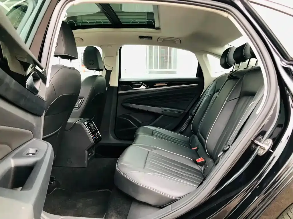 Volkswagen Passat New Energy 2022 из CN, фото 2