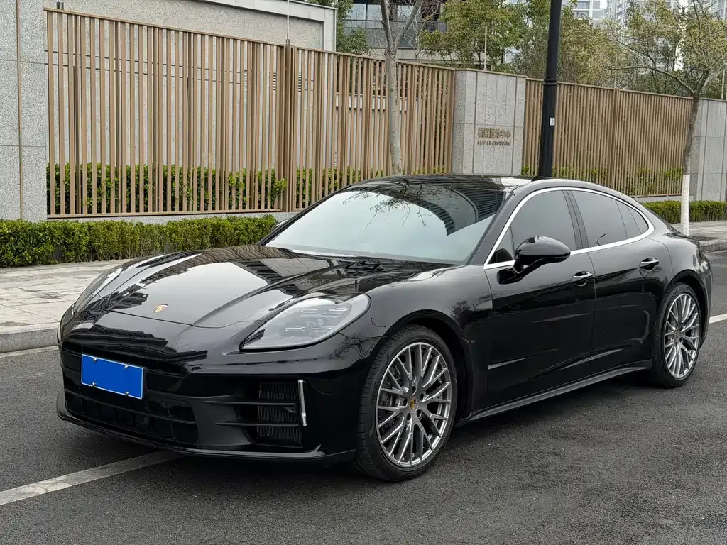 Porsche Panamera — фото 1