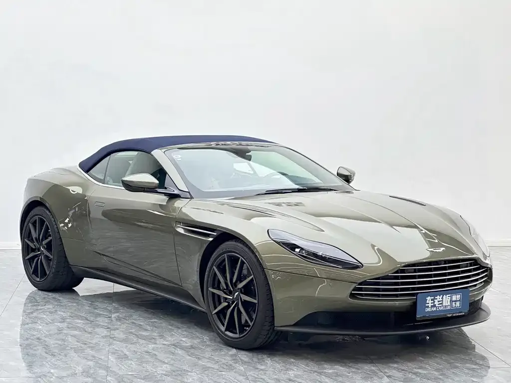 Aston Martin DB11 — фото 8