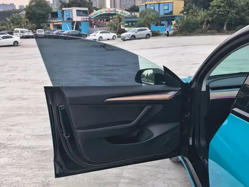 Tesla Model 3 — фото 10