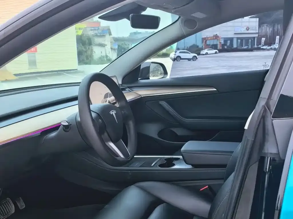 Tesla Model 3 — фото 5