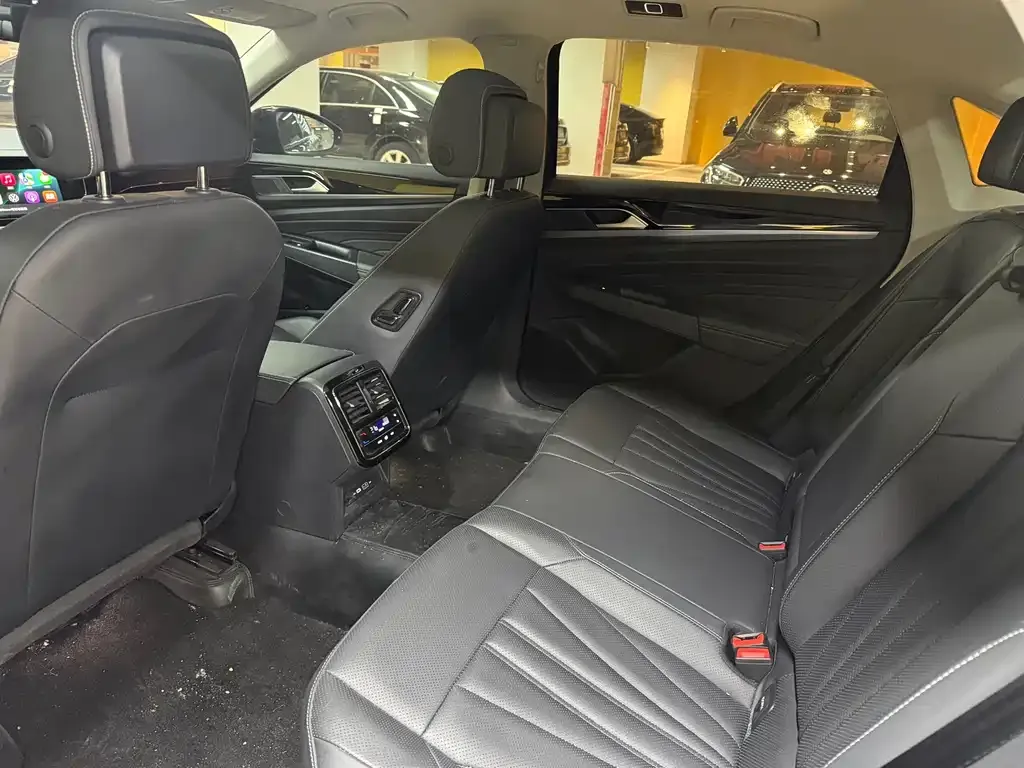 Volkswagen Passat — фото 10