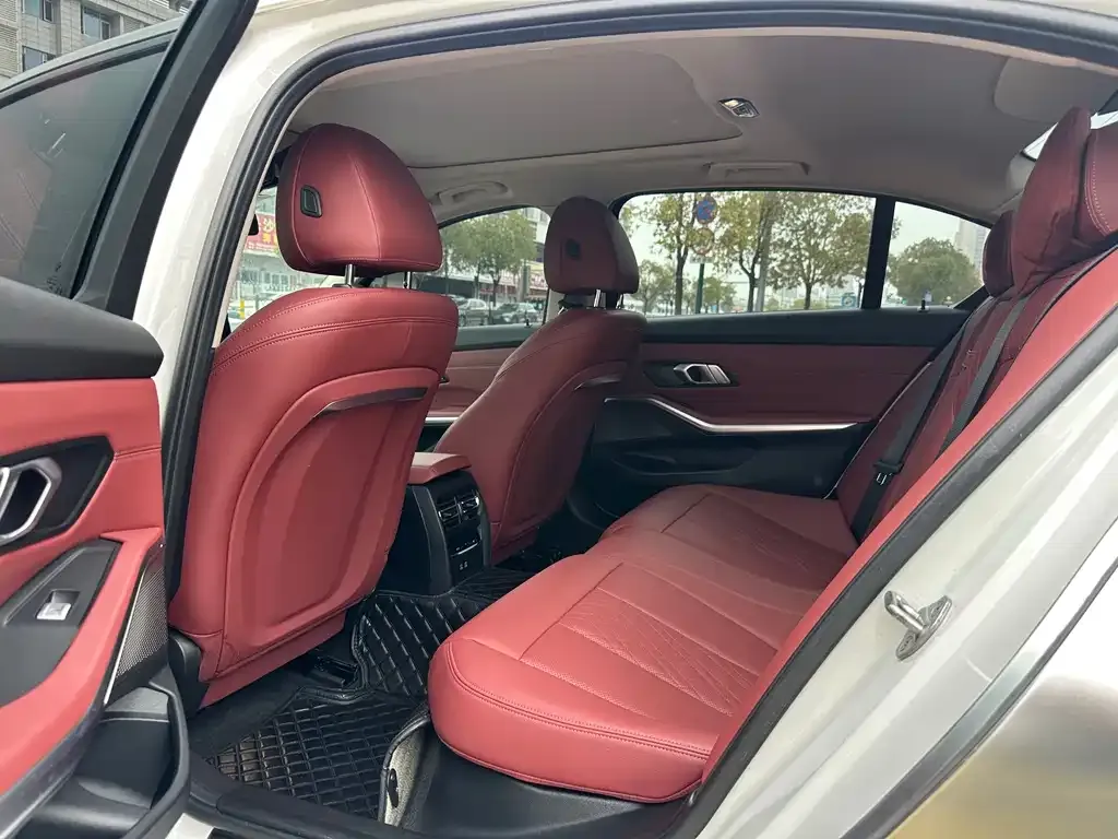 BMW 3 Series 2024 из CN, фото 2